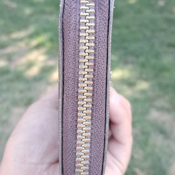 Louis Vuitton Monogram Wallet - Picture 6 of 8